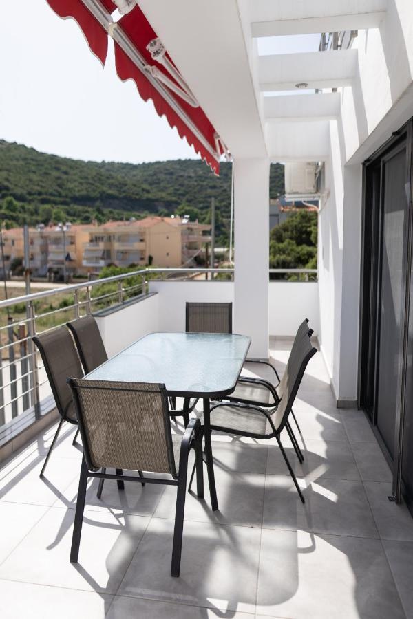 Aelia Apartments Néa Péramos Extérieur photo