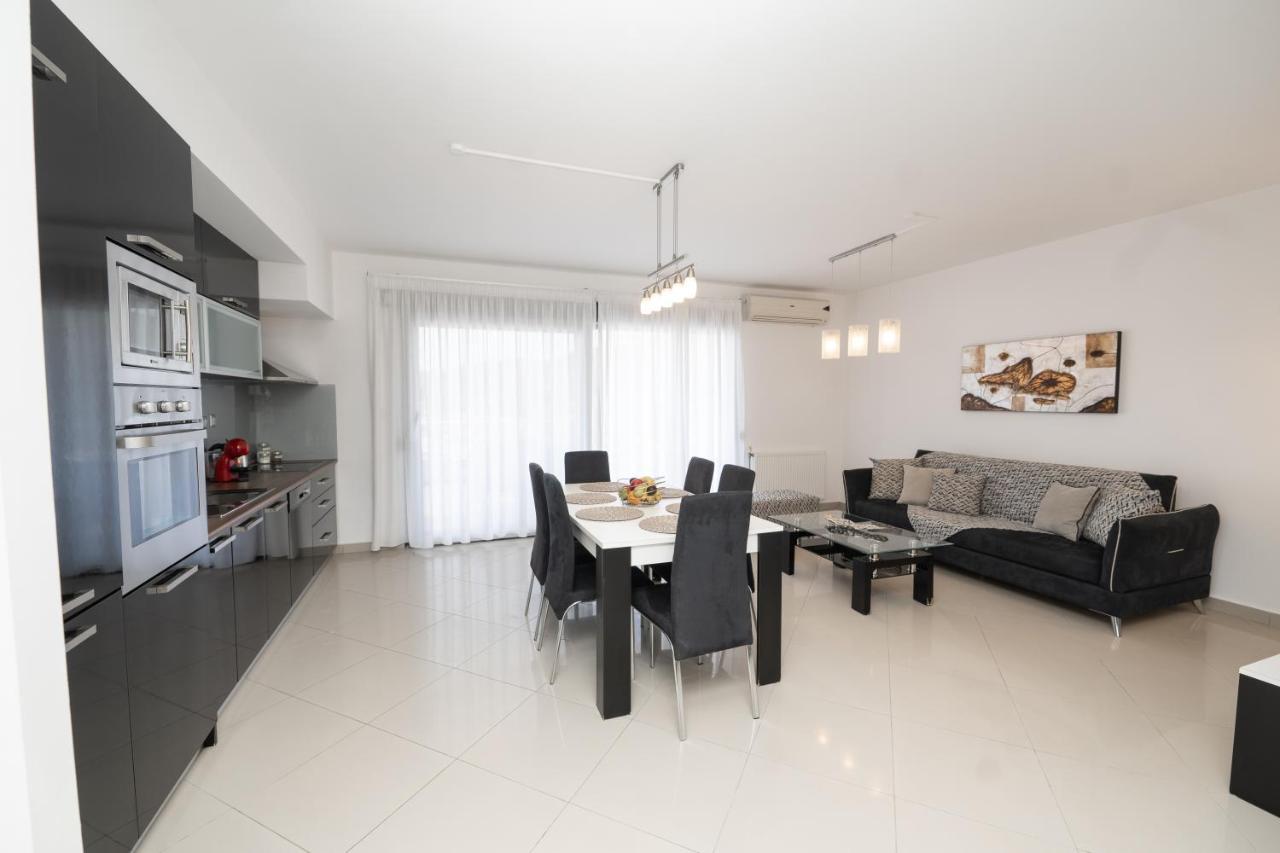 Aelia Apartments Néa Péramos Extérieur photo