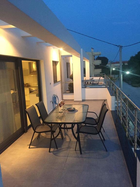 Aelia Apartments Néa Péramos Extérieur photo