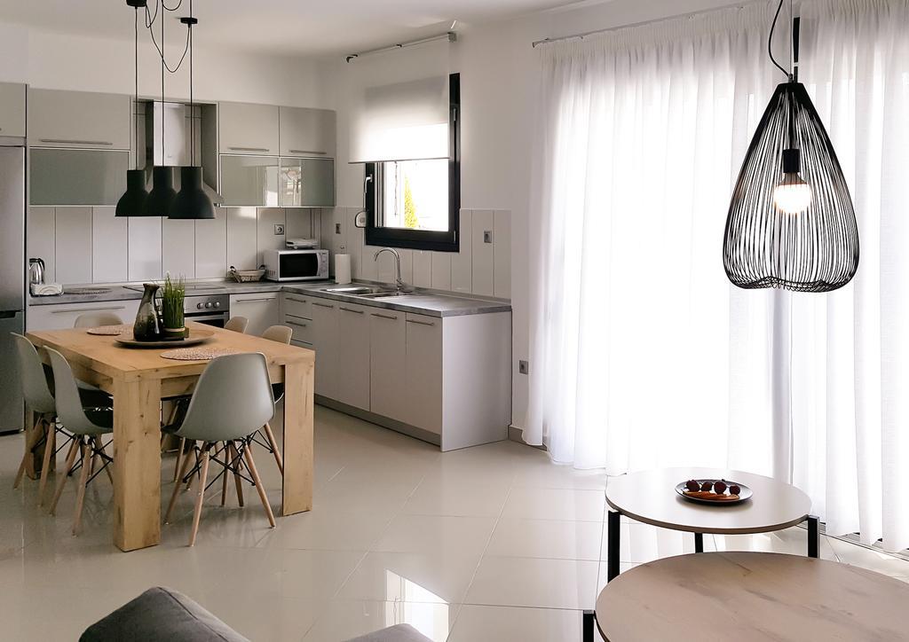 Aelia Apartments Néa Péramos Extérieur photo