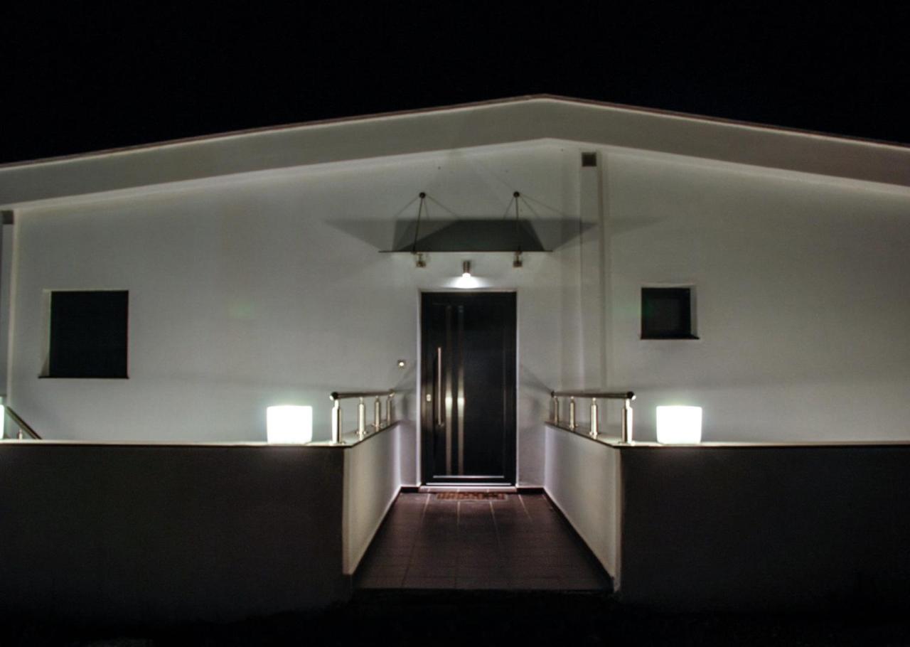 Aelia Apartments Néa Péramos Extérieur photo